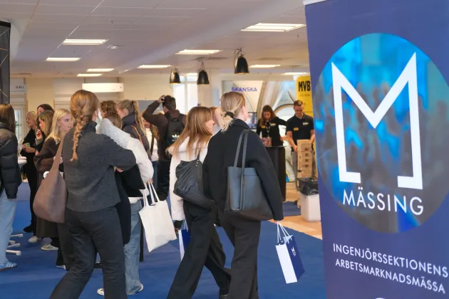 Studenter på mässa