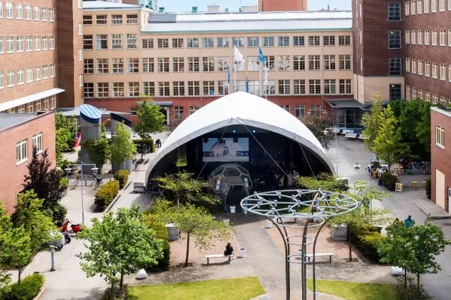 Scentält på Campus Helsingborgs innergård under forskningsfestivalen Our Future City, juni 2022