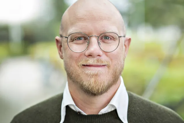 Portättfoto Magnus Adenskog. Foto.